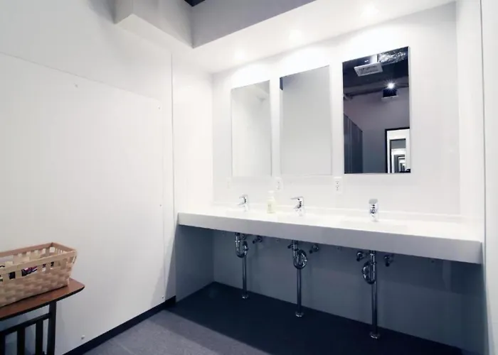 Bee-Hive Sugamo - Male Only Hostel Tokyo